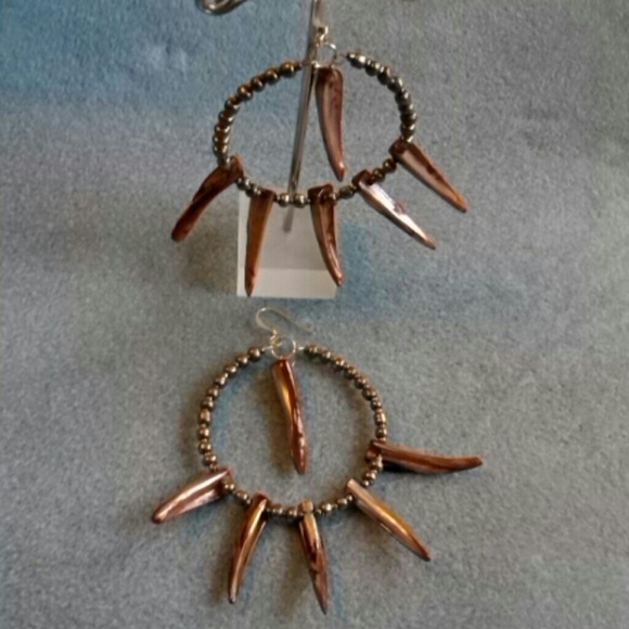 Brown Shell earrings - Picture 2 of 2