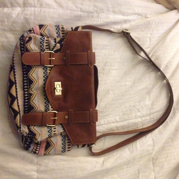 NWOT H&M hand/shoulder bag.