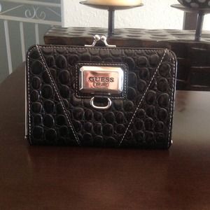 Guess Wallet/Clutch 🔶REDUCED🔶