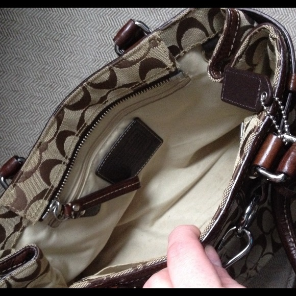 βSOLDβCOACH Hamptons Carryall Limited Edition - Picture 3 of 4