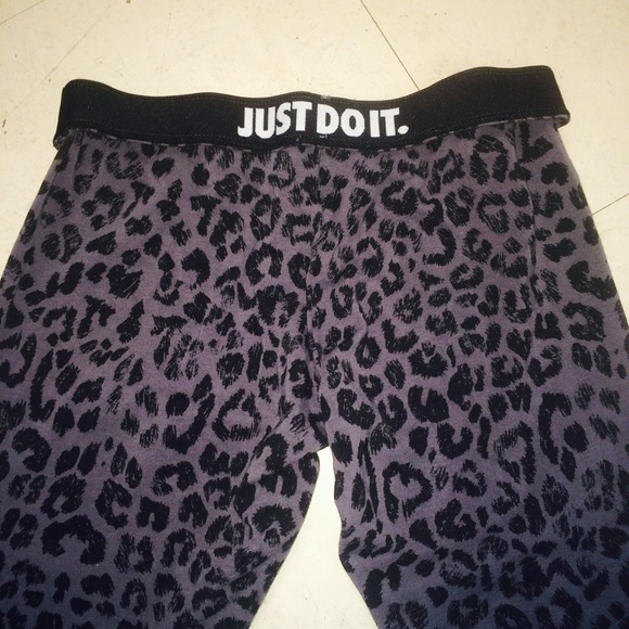 Nike cheetah pants Nike delivers innovative products, experiences and services to inspire athletes. Free shipping and returns on every order with NikePlus.
