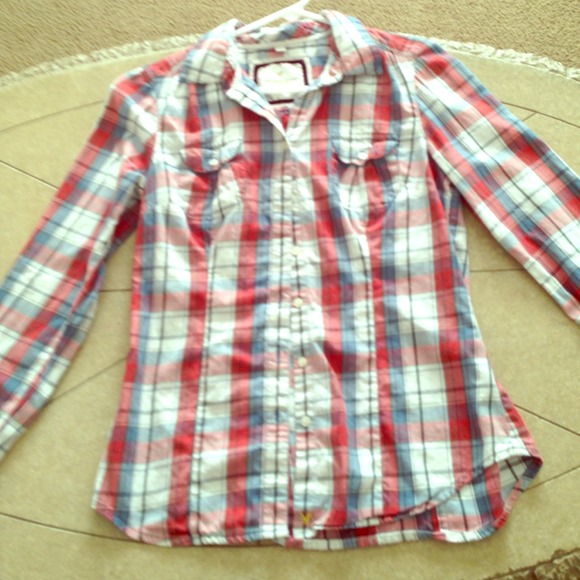 American Eagle long sleeve plaid shirt!