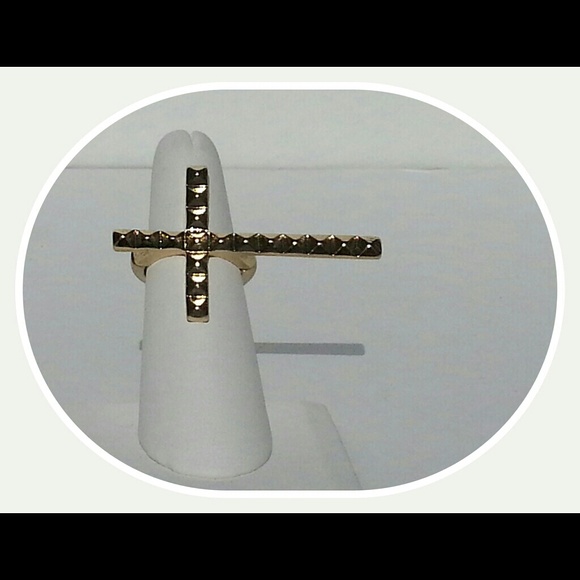 Studded cross ring - Picture 1 of 1