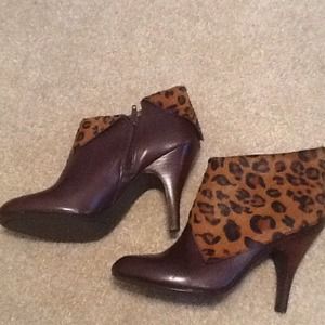 Nine West brown booties/leopard