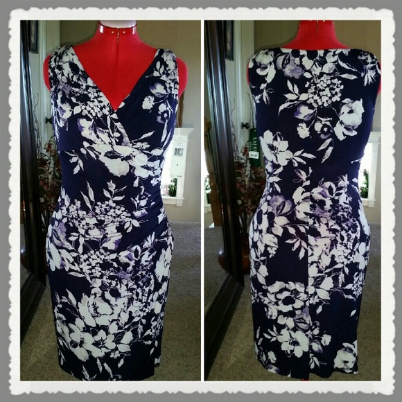 Really Cute/D-Plum V-Neck Dress/Drapes Nicely on