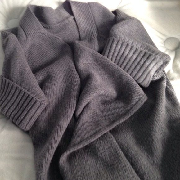 Vince Sweater HOLD