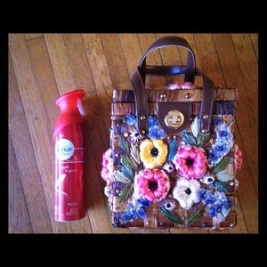 Pretty 1960s handwoven flower straw bag purse box