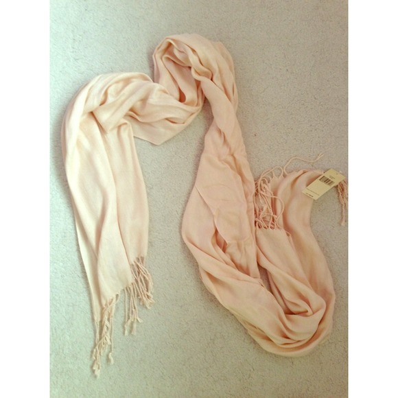 🌼a collection18 scarf (willing to barter)🌼