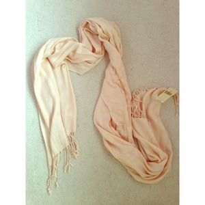 🌼a collection18 scarf (willing to barter)🌼