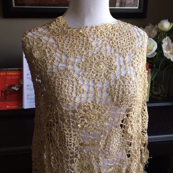 Stylish Golden Fishnet Poncho - Picture 2 of 4