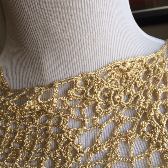 Stylish Golden Fishnet Poncho - Picture 3 of 4