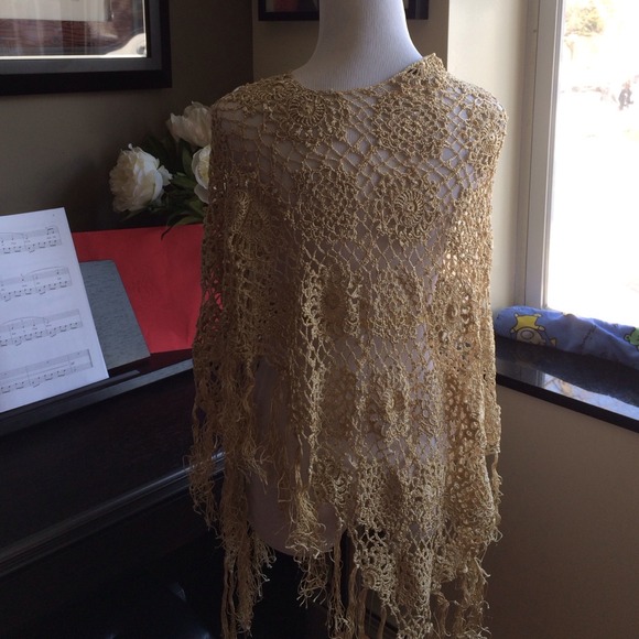 Stylish Golden Fishnet Poncho - Picture 4 of 4