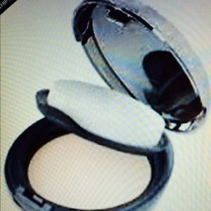 The Body Shop All-In-One Face Base Shade 03