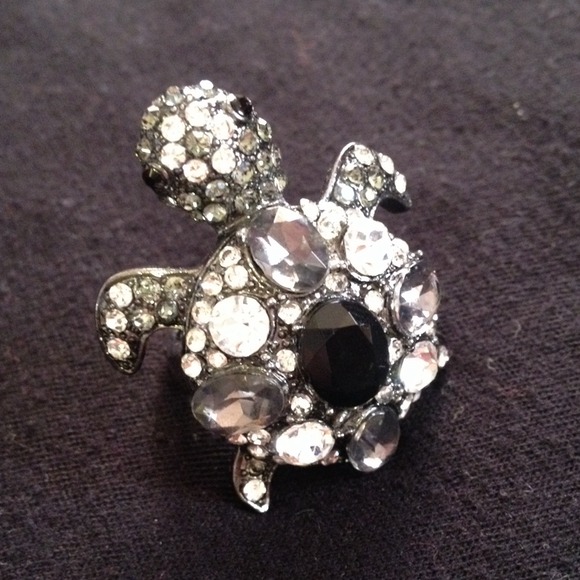 Rhinestone turtle cocktail ring