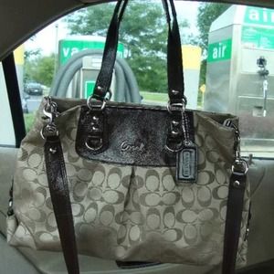 Coach handbag 16x11 inches. Brown.