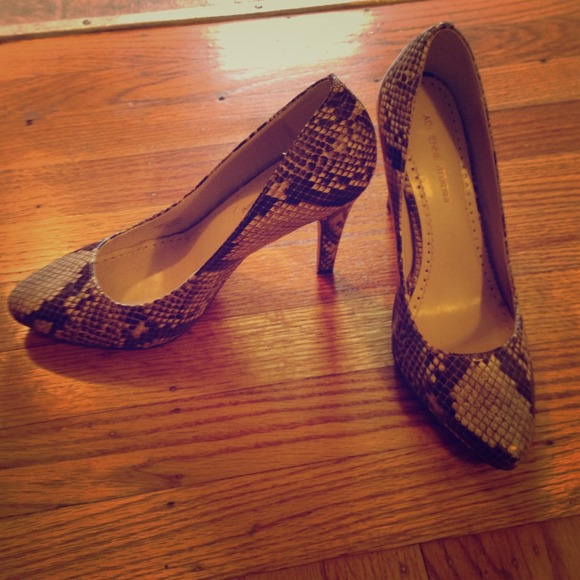 ❤️ price reduced! ❤️Snake print heels