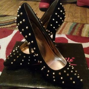 Anne Michelle Pumps