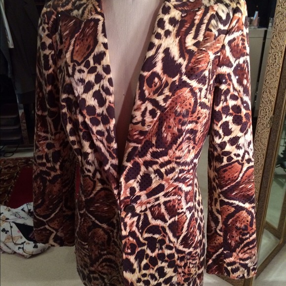Suit - Picture 2 of 4