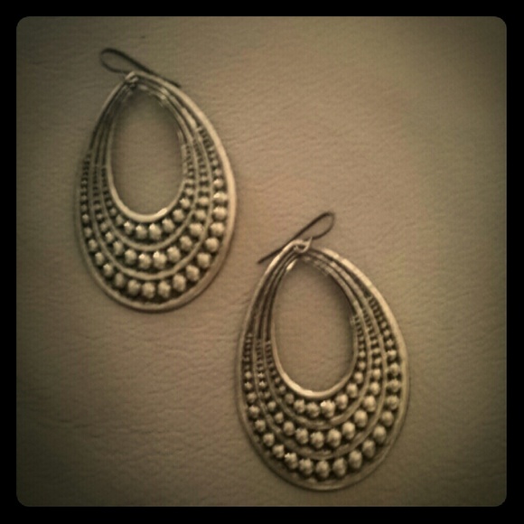 One pair gold color teardrop hoops
