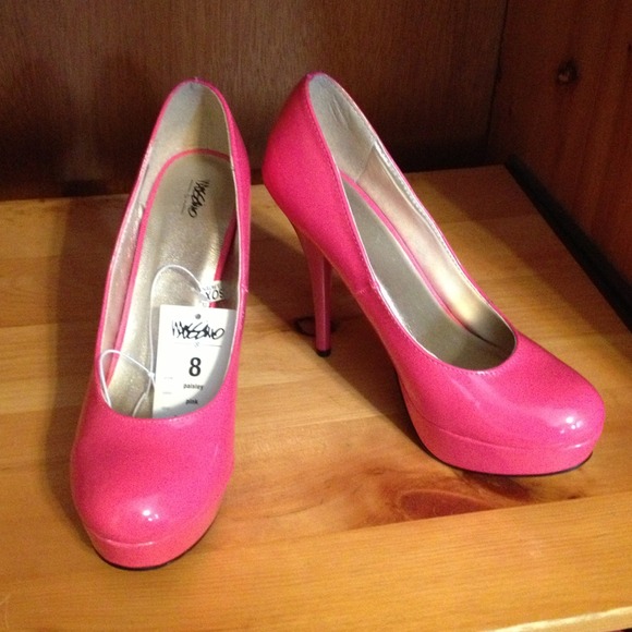 Shoes - Pink high heels!