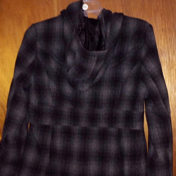 ✨SOLD ✨Black & gray hooded coat! - Picture 4 of 5