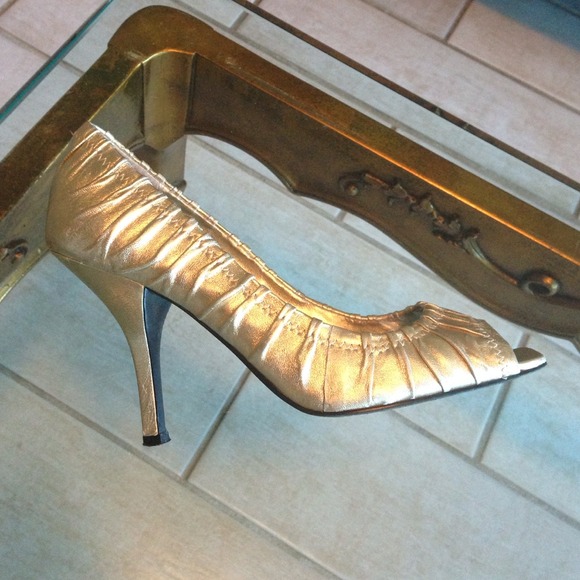 Guess Gold Peep Toe