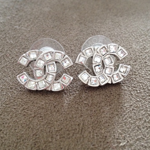 🚫SOLD!! Authentic CHANEL Boucles Oreille Earrings - Picture 2 of 4