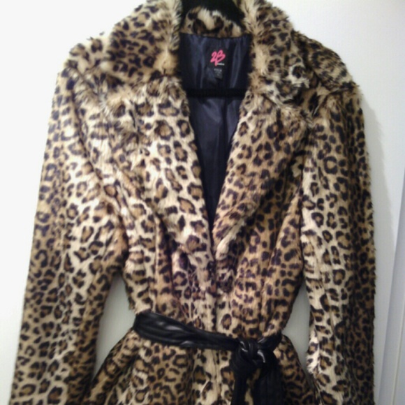 *cute* Leopard Faux Fur Coat
