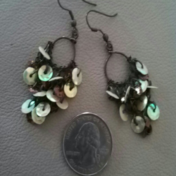 One pair chandelier earrings
