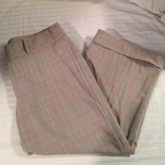 Bebe cuffed dress capris