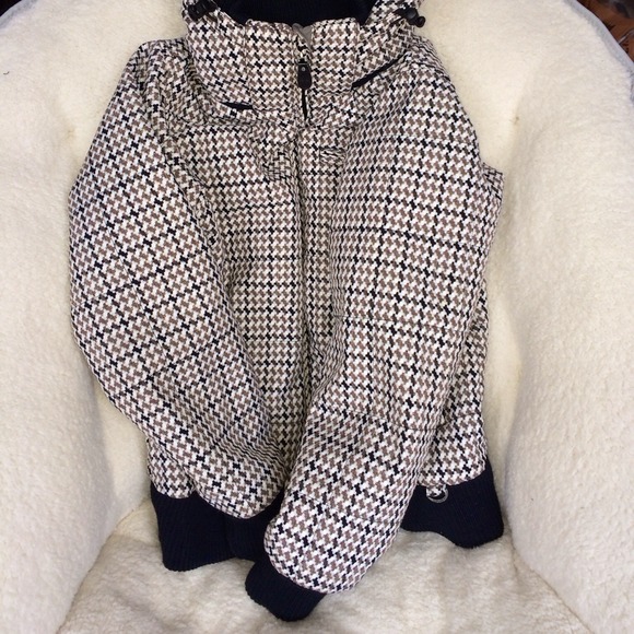 Houndstooth Roxy ski/snow board jacket. WARM!