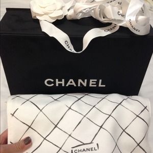 Chanel magnet box n dustbag