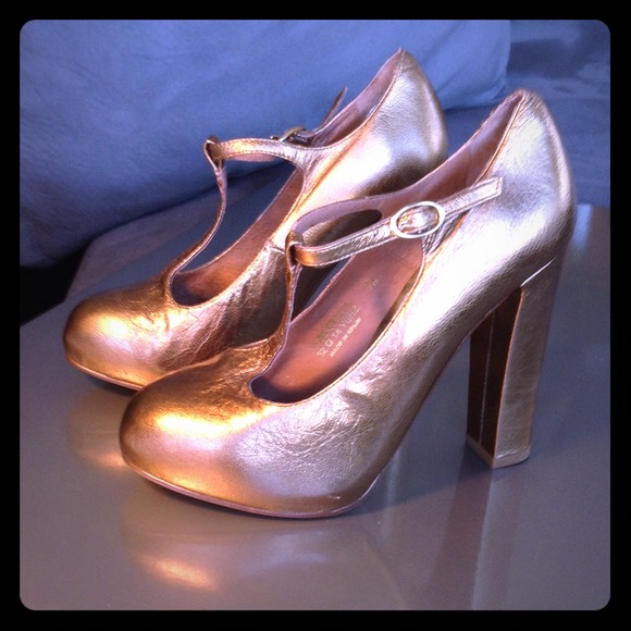 TOPSHOP Bronze Round Toe Tbar Pumps. Like new! s36