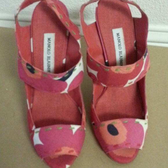 Manolo Blahnik Shoes - Manolo Blahnik
