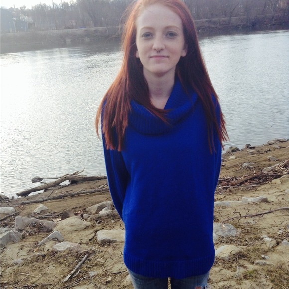 Blue sweater - Picture 1 of 4