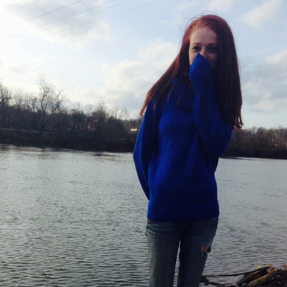 Blue sweater - Picture 2 of 4