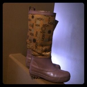 Ugg rain boots. Shearling lined, size 5!