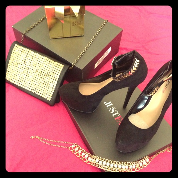 Black Pumps with gold ankle detail - Picture 1 of 3