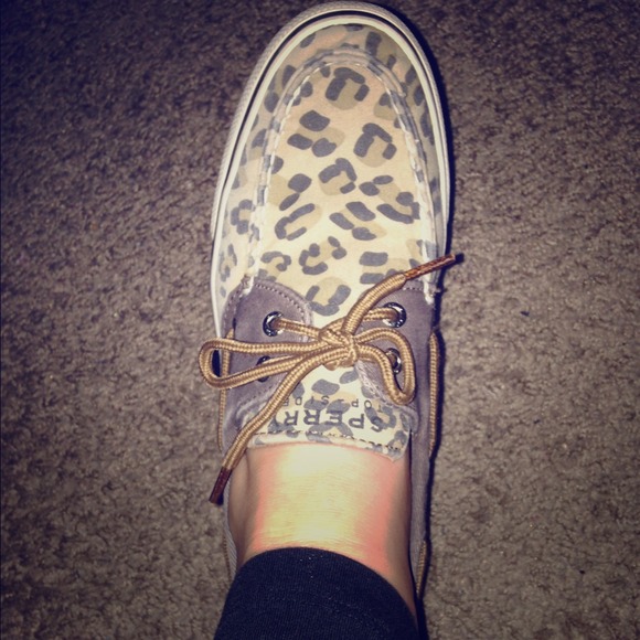 Women's leopard sperrys size 7.5