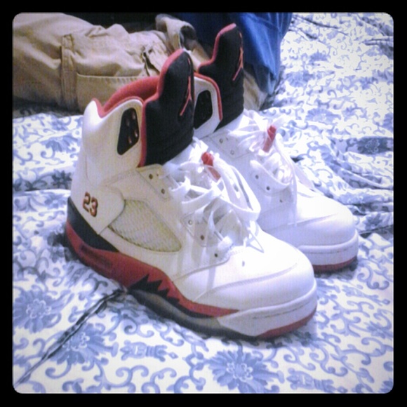 Retro jordans Fire red 5s