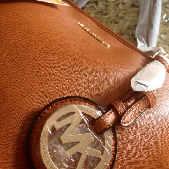 ⛔️no trade⛔️ Mk purse brand new with tag - Picture 2 of 4