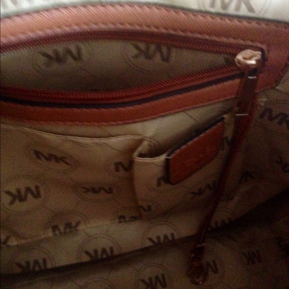 ⛔️no trade⛔️ Mk purse brand new with tag - Picture 3 of 4