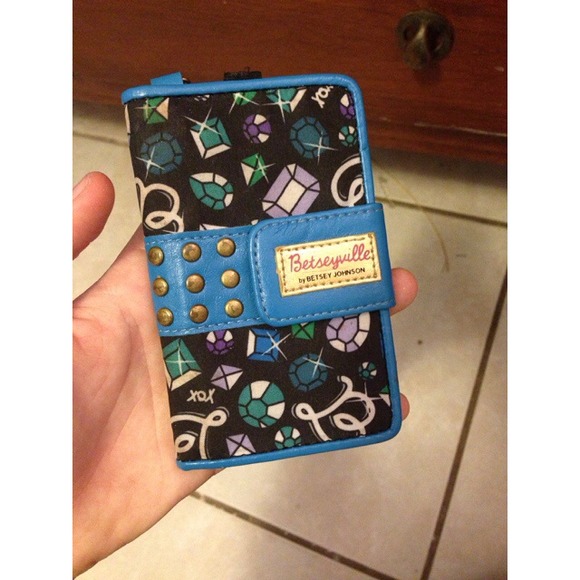 PHONE WRISTLET