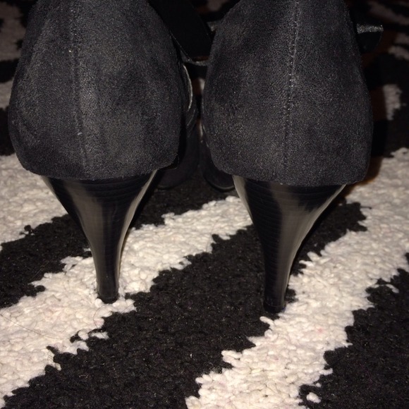 🚫SOLD IN BUNDLE🚫Cute Black Pumps - Picture 4 of 4