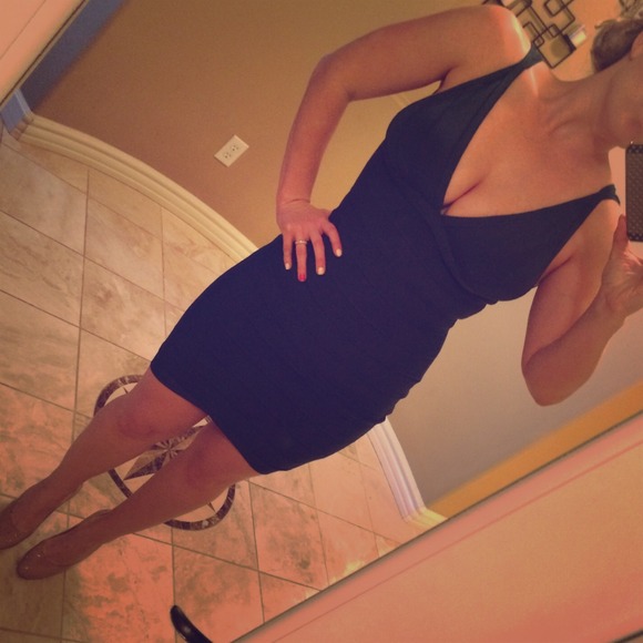Sold🎈🎈Gorgeous with tags Herve Leger dress. - Picture 1 of 4