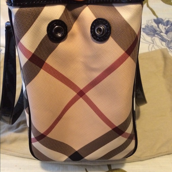 💰Sold 💰Burberry Tote 💯% Authentic - Picture 2 of 4