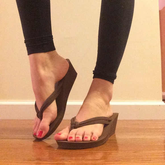 Colin Stuart platform flip flops size 9.5