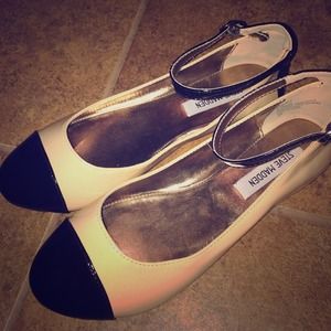 Steve Madden- nude and black ballet flat