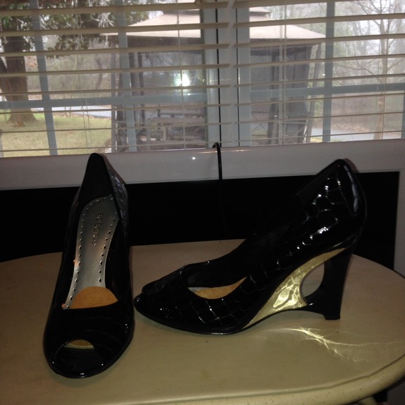 Shoe