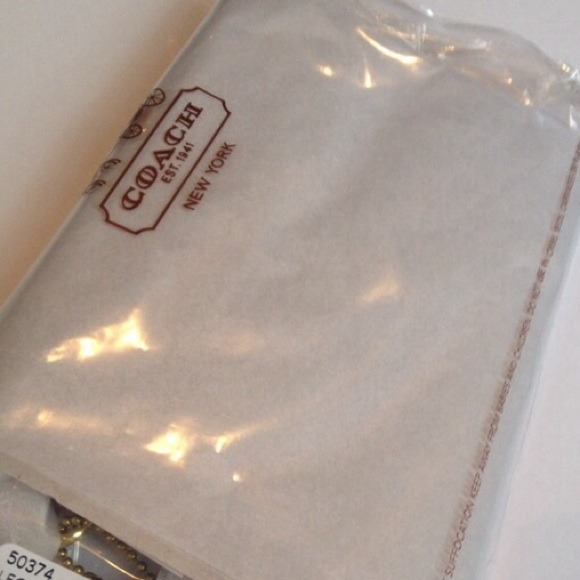 ***SOLD IN BUNDLE***NWT Coach Wristlet - Picture 2 of 2